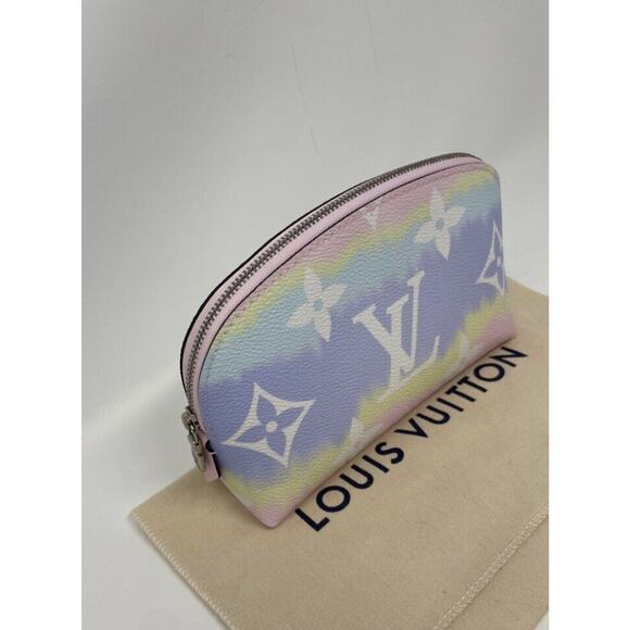 Louis Vuitton Monogram Giant LV Escale Pochette Cosmetic Cosmetic Pouch - Picture 5 of 12